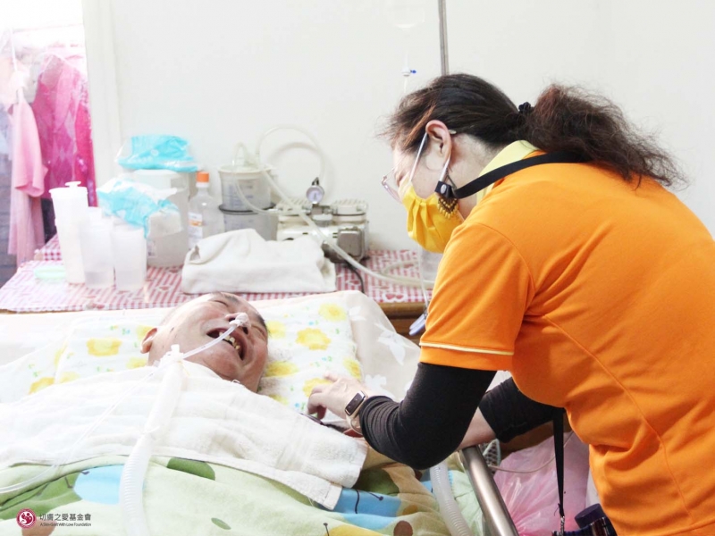 福虎報喜🐯切膚之愛陪伴弱勢老人迎新春