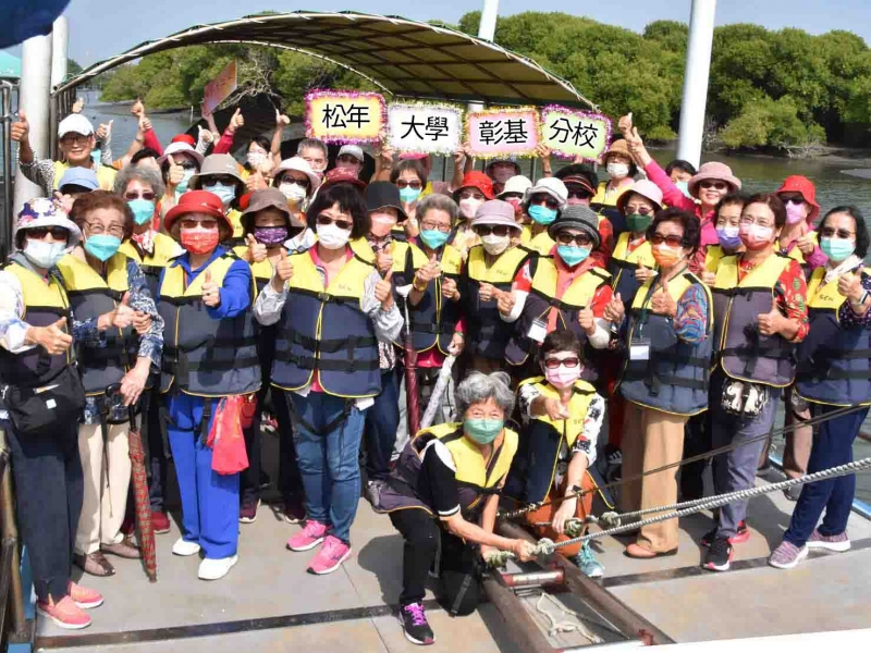 松年大學銀髮長輩悠遊台江，體驗漁人生活