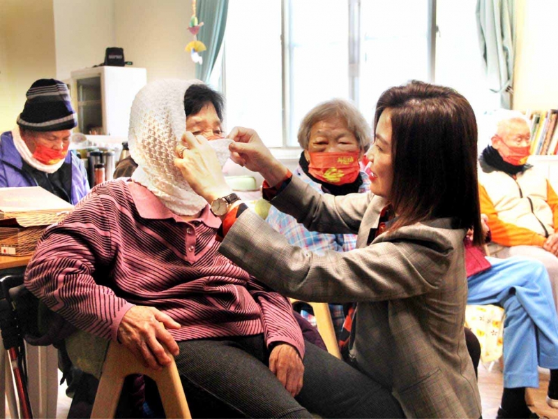 【112年1月9日】寒冬有溫情！京美集團三訪連瑪玉失智老寶貝