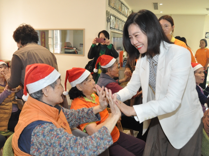 【114年12月16日】歲末送暖失智長輩 京美集團攜手切膚之愛溫馨過聖誕