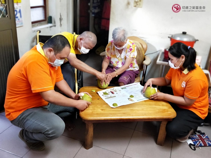 109年9月21日 「中秋傳愛 ♫♪ 月圓相伴」關懷探訪活動
